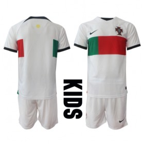 Baby Fußballbekleidung Portugal Auswärtstrikot WM 2022 Kurzarm (+ kurze hosen)